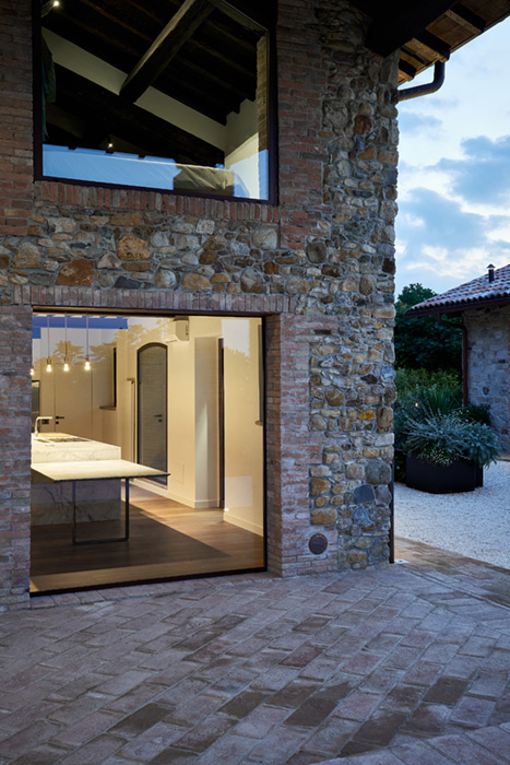 Ex Fienile nel Parmense